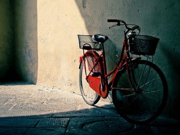 Das rote Fahrrad. Foto: Marco Cassé